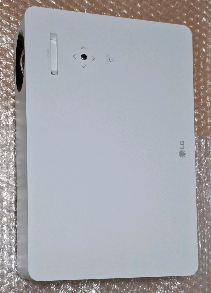 560시간사용 LG 시네빔 HU70LA 4K 빔프로젝터 이미지