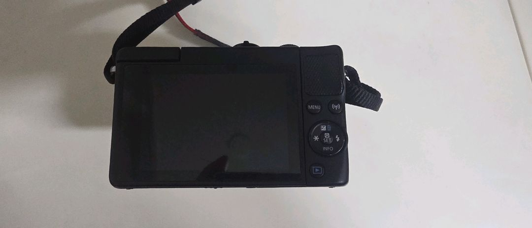 캐논 미러리스 카메라 eos m100 + 18-55mm 렌즈 이미지