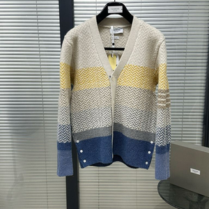 톰브라운 멀티컬러 스트라이프 헤링본 자카드 클래식 브이넥 가디건