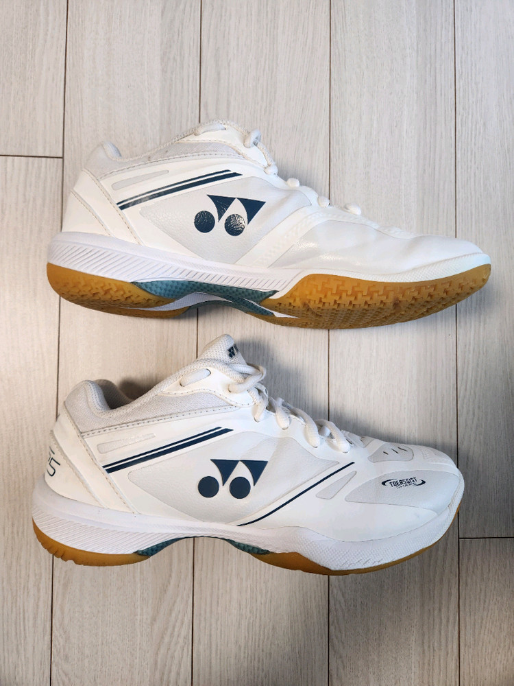 요넥스 파워쿠션 SHB-65Z4LEX W 여성 와이드 배드민턴화 사이즈235약간의 사용감 외에 오염 하자없고 바닥 이미지