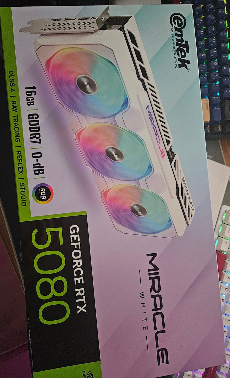 보증 2년 남은 GALAX 4080 SUPER 3X D6X 16GB 팝니다 이미지