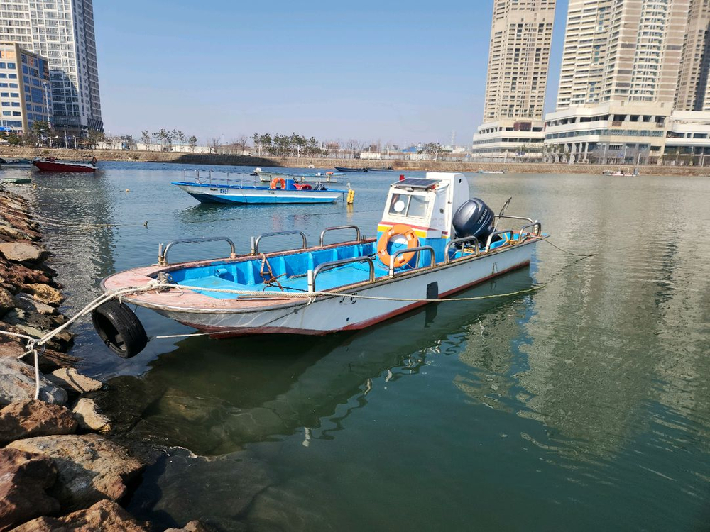 레저보트 선박 낚시보트 이미지