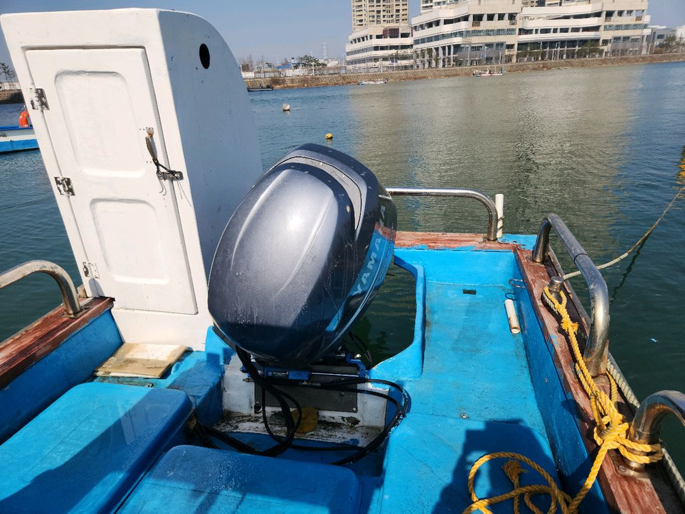 레저보트 선박 낚시보트 이미지