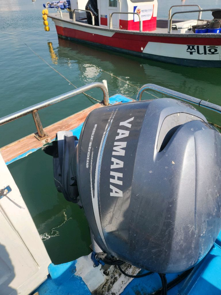 레저보트 선박 낚시보트 이미지