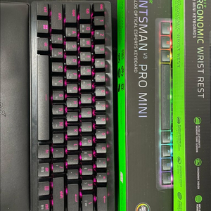 헌츠맨 V3 미니 게이밍 키보드 팜레스트 풀박스 이미지