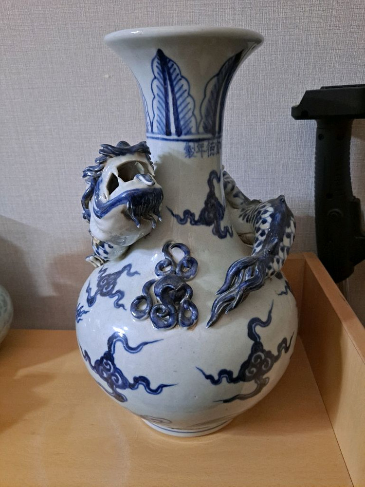 청화백자 용 장식 화병 (인테리어용 / 약간 파손) 이미지