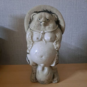 일본풍 너구리 도자기 장식상 (인테리어 소품) 이미지