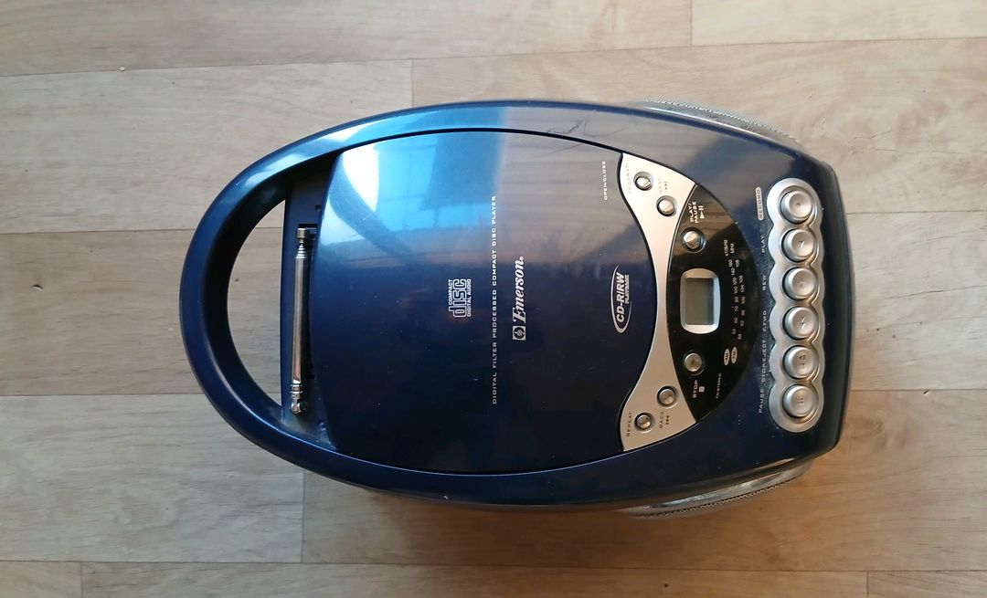 CD 블루투스 스피커 라디오 오디오 카세트 CD 팝니다. 이미지