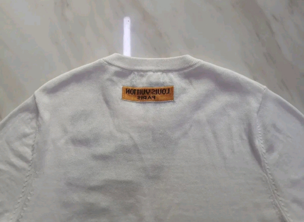 [파격가 미사용 새상품 남여공용] 루이비통 반팔 니트 L 사이즈 (샤넬 구찌 프라다 펜디 에르메스 디올) 이미지