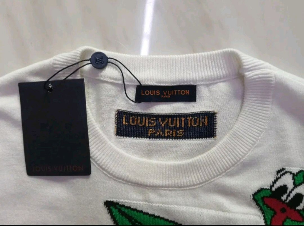 [파격가 미사용 새상품 남여공용] 루이비통 반팔 니트 L 사이즈 (샤넬 구찌 프라다 펜디 에르메스 디올) 이미지