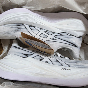 아식스 슈퍼블라스트3 화이트 245 새상품 이미지