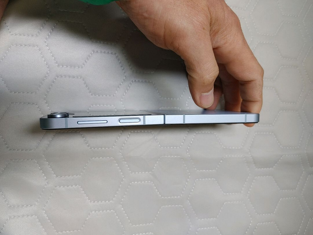 새폰급 ㅡ 개통일 보세요 ㅡ 갤럭시 Z플립6 256GB + 새케이스 이미지