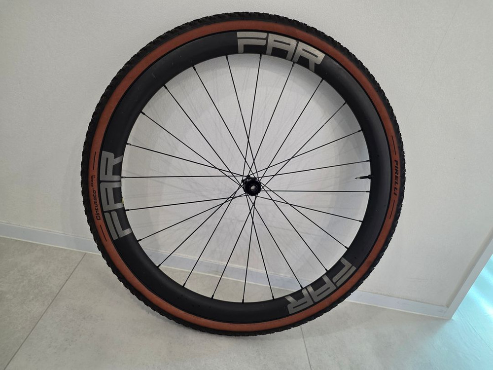 파스포츠 블리츠 40X30 그래블 휠셋(후크리스) 스포크 홀 없는 모델, 타이어포함(피렐리 신투라토그래블) 이미지