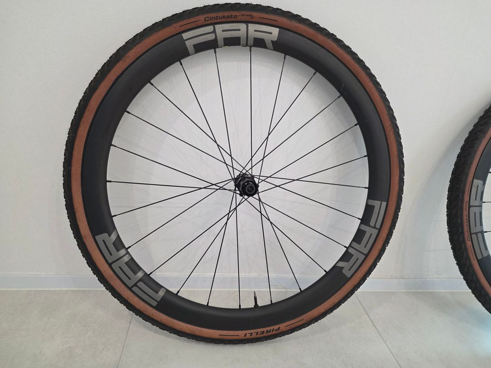 파스포츠 블리츠 40X30 그래블 휠셋(후크리스) 스포크 홀 없는 모델, 타이어포함(피렐리 신투라토그래블) 이미지