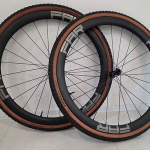 파스포츠 블리츠 40X30 그래블 휠셋(후크리스) 스포크 홀 없는 모델, 타이어포함(피렐리 신투라토그래블) 이미지