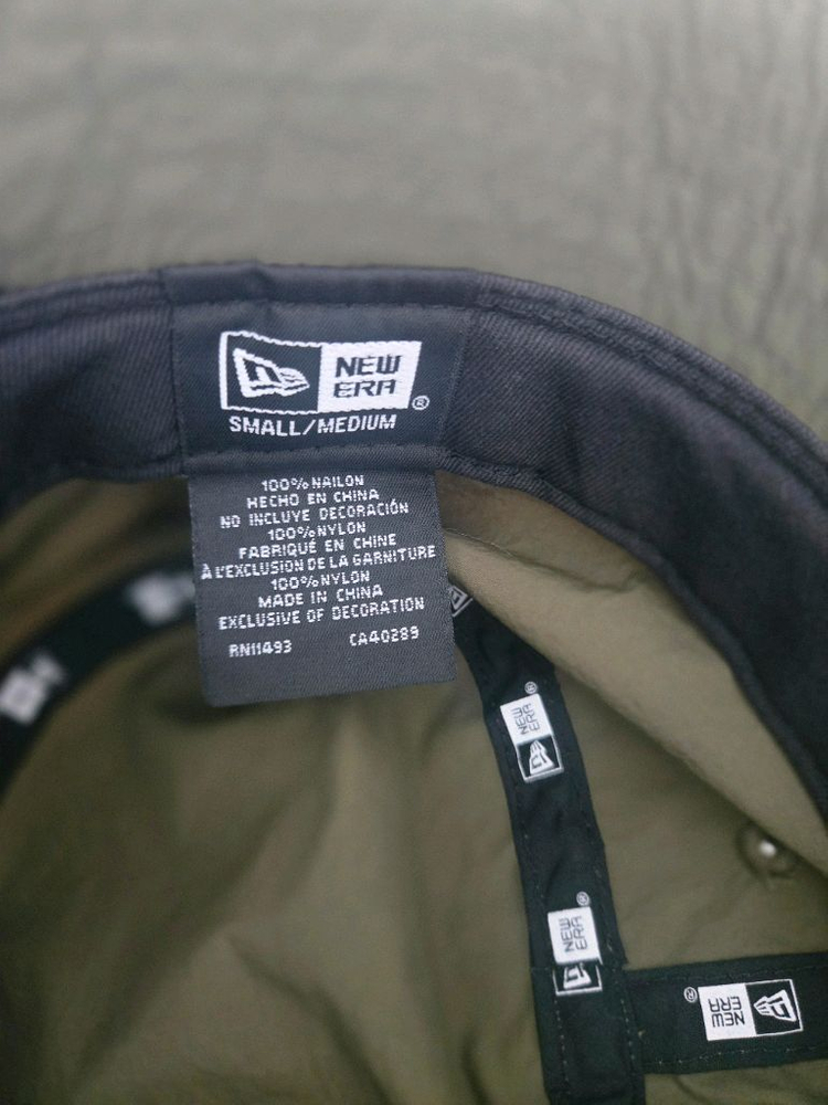 뉴에라 카키색 버킷햇 이미지