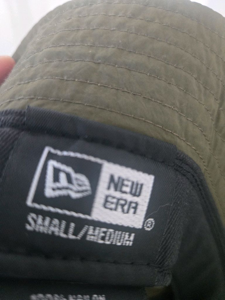 뉴에라 카키색 버킷햇 이미지