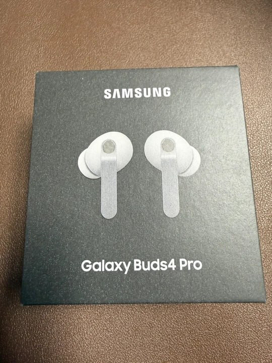 갤럭시 버즈 4 프로 화이트 이미지