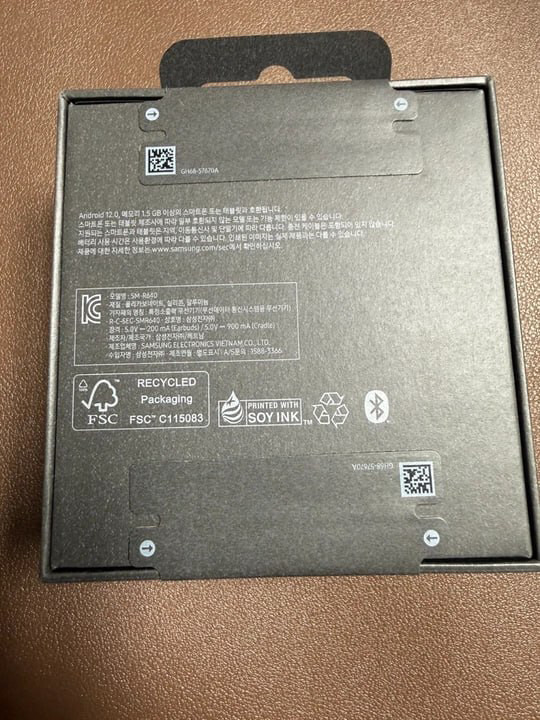 갤럭시 버즈 4 프로 화이트 이미지