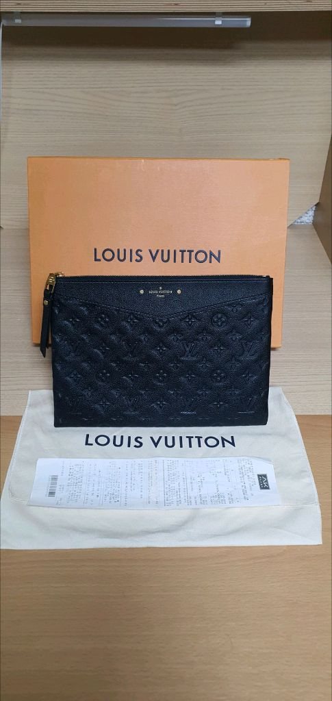 루이비통 앙프렝뜨 클러치백 정품S급(영수증O)구찌프라다디올고야드샤넬셀린느보테가생로랑버버리발렌시아가가방 이미지