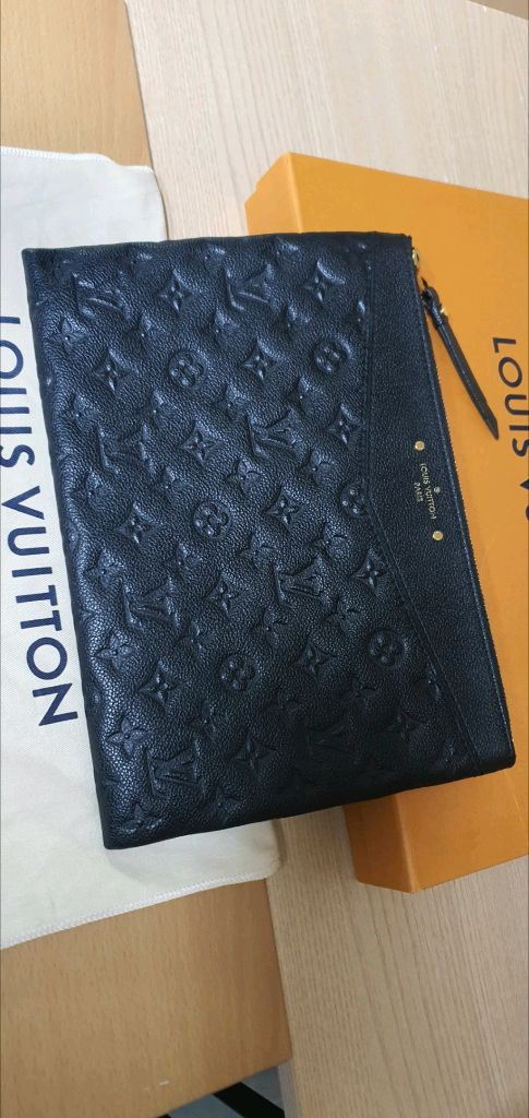 루이비통 앙프렝뜨 클러치백 정품S급(영수증O)구찌프라다디올고야드샤넬셀린느보테가생로랑버버리발렌시아가가방 이미지