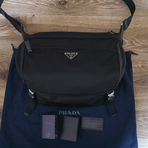 프라다 바이커백 라지 크로스백메신저백숄더백명품가방힙색벨트백팩 구찌루이비통발렌시아가보테가디올셀린느에르메스생로랑 이미지