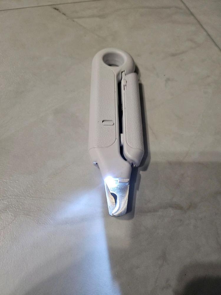 강아지용품 자동 급수기, 강아지 세제, 울타리, 클릭커, 넥카라, 노즈워크, 발톱깍이 이미지