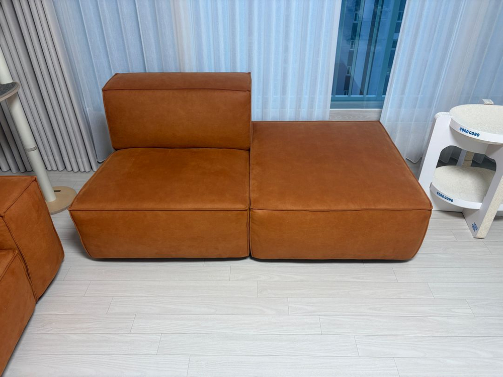 시스디자인 테라 브루투스 레더 패브릭 소파 판매합니다(텐저린 색상) 이미지