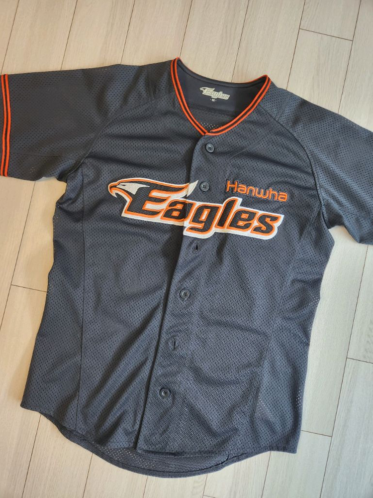 한화 이글스 레플리카 유니폼(원정) 김태균 사이즈80여러 중고사이트에도 같이 판매하고 있어서 삭제되면 팔린거에요~오 이미지