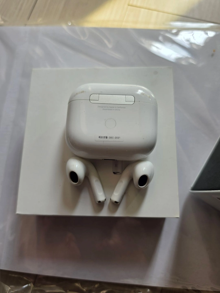 Apple 에어팟 3세대 라이트닝 충전 케이스 모델 (MPNY3KH/A) 이미지