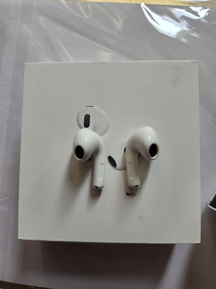 Apple 에어팟 3세대 라이트닝 충전 케이스 모델 (MPNY3KH/A) 이미지