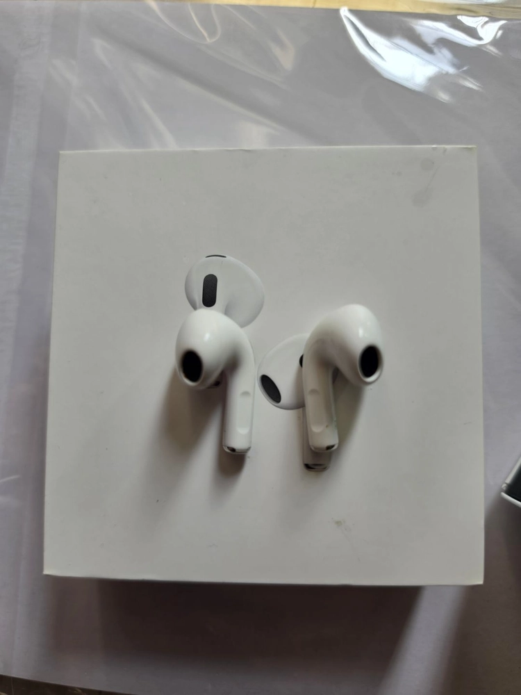 Apple 에어팟 3세대 라이트닝 충전 케이스 모델 (MPNY3KH/A) 이미지