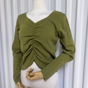 올리브색 셔링 브이넥 니트 이미지