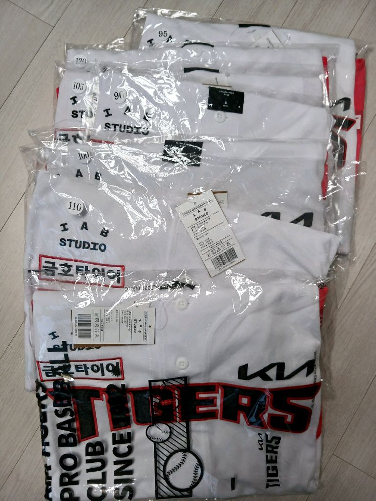 기아타이거즈X아이앱 기아 어센틱 유니폼 미개봉 새상품 여러개 팔아요 이미지