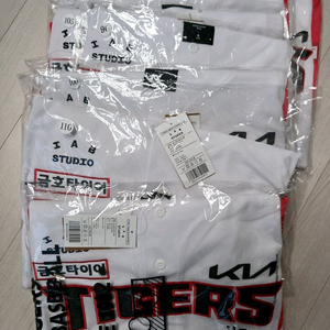 기아타이거즈X아이앱 기아 어센틱 유니폼 미개봉 새상품 여러개 팔아요 이미지