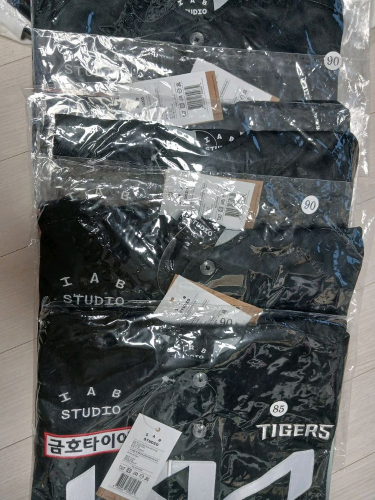 기아타이거즈X아이앱 기아 어센틱 유니폼 미개봉 새상품 여러개 팔아요 이미지