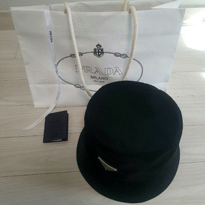 프라다 리나일론 버킷햇 이미지