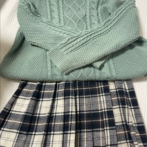 베베테일러 여아 니트 풀오버+체크 치마바지 상하복 이미지