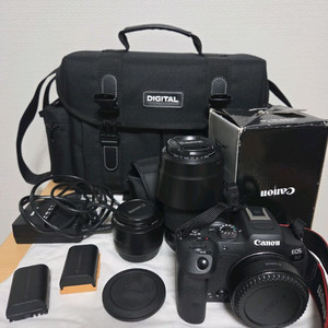 캐논 EOS R7 카메라 본체와 렌즈 2개, 가방 포함