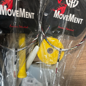 무브먼트 원펀치 배드민턴 라켓 이미지