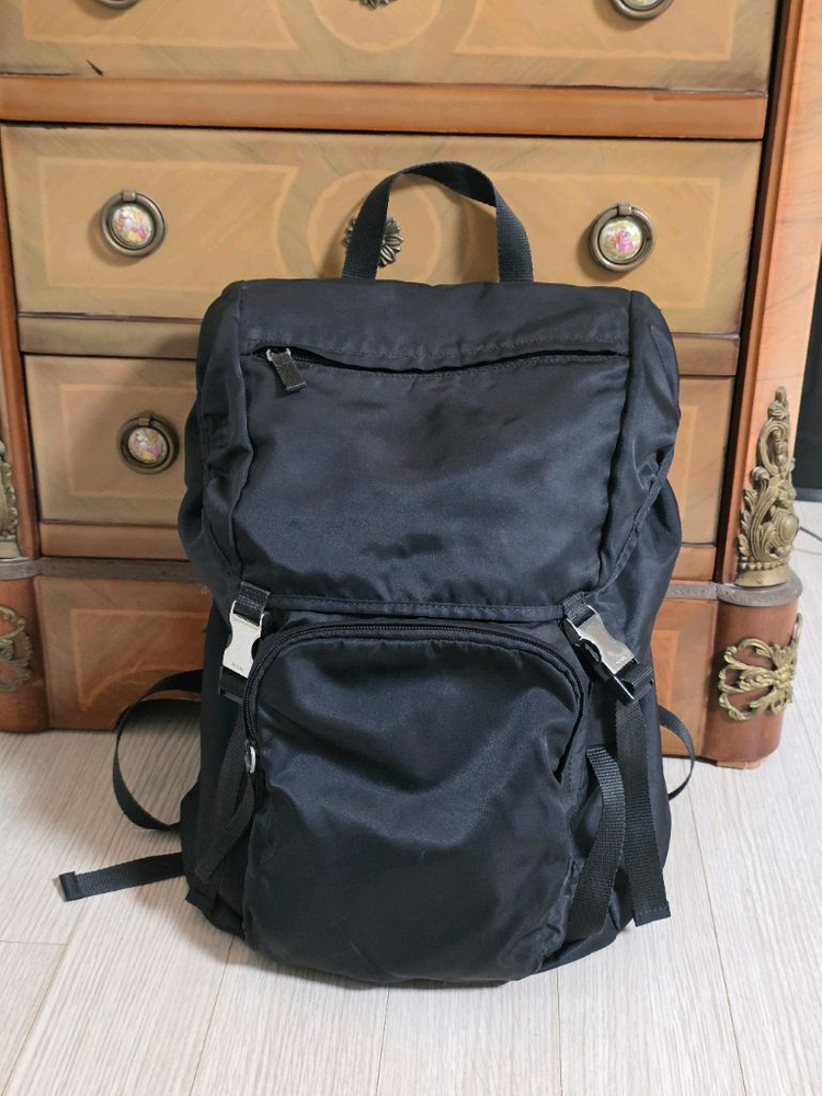 프라다 이서진 블랙 백팩 이미지