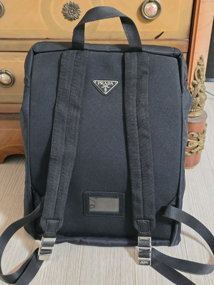 프라다 이서진 블랙 백팩 이미지