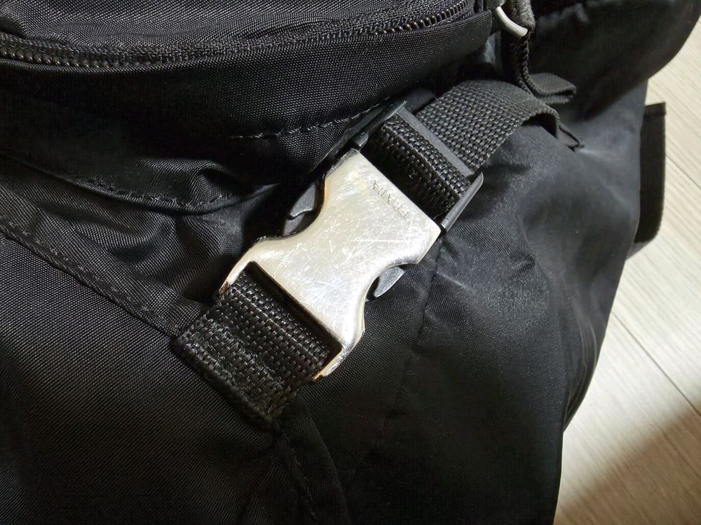 프라다 이서진 블랙 백팩 이미지