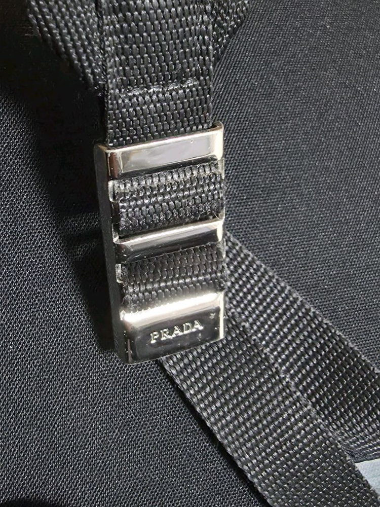 프라다 이서진 블랙 백팩 이미지