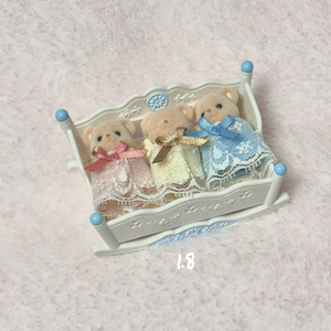 실바니안 패밀리 비스킷곰 세쌍둥이 삼둥이 신생아 아기 침대 이미지