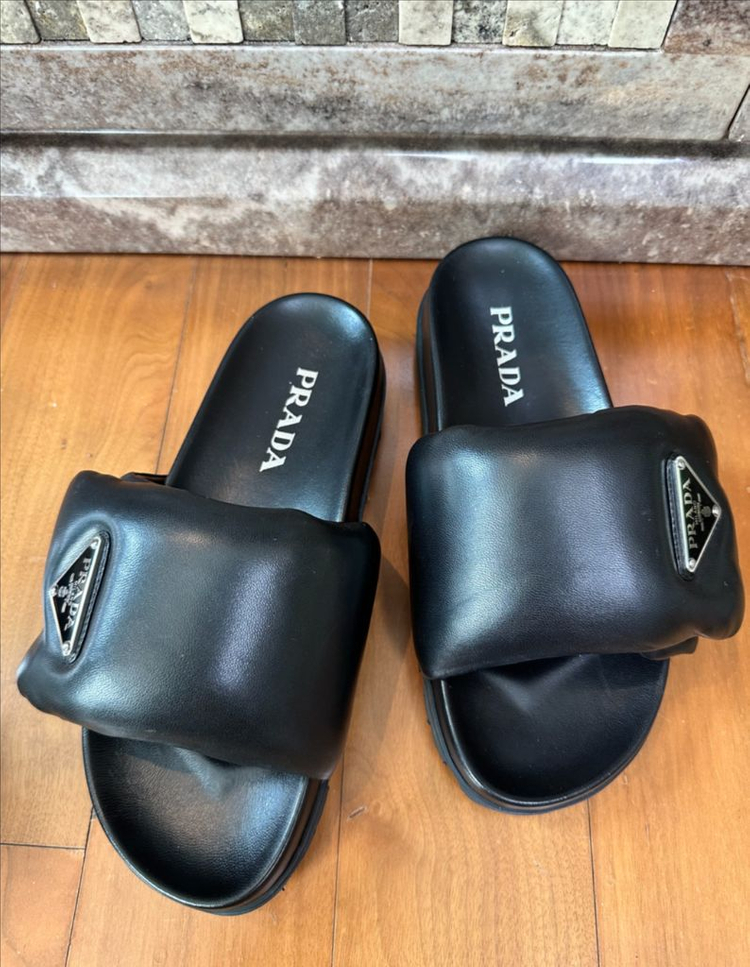 프라다 나파패딩 슬리퍼 36 - 블랙 이미지