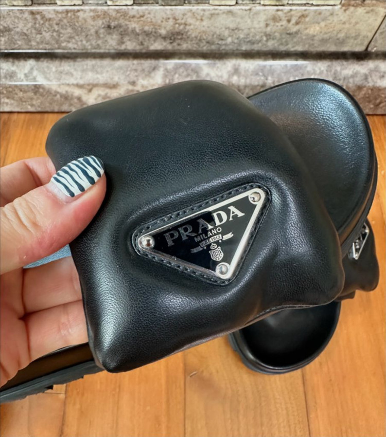 프라다 나파패딩 슬리퍼 36 - 블랙 이미지