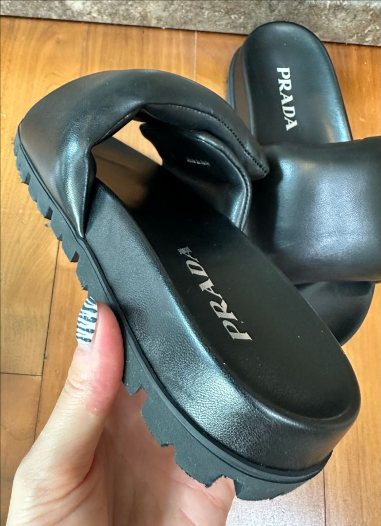 프라다 나파패딩 슬리퍼 36 - 블랙 이미지