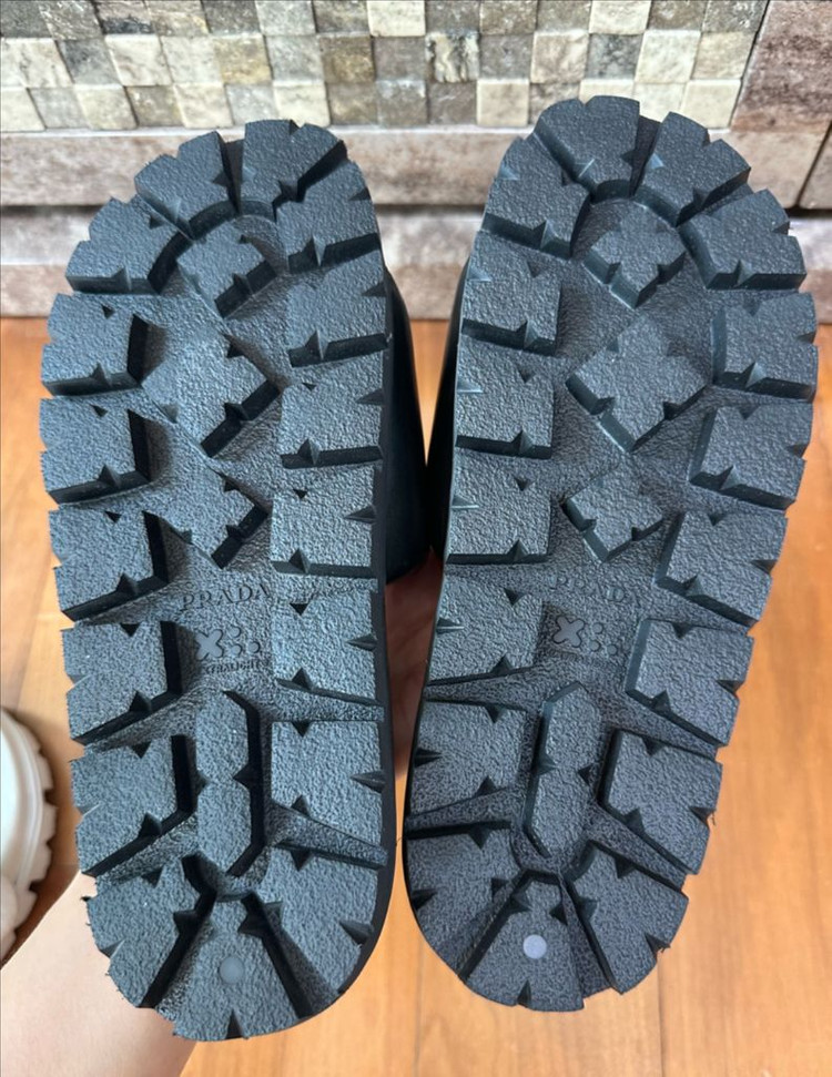 프라다 나파패딩 슬리퍼 36 - 블랙 이미지