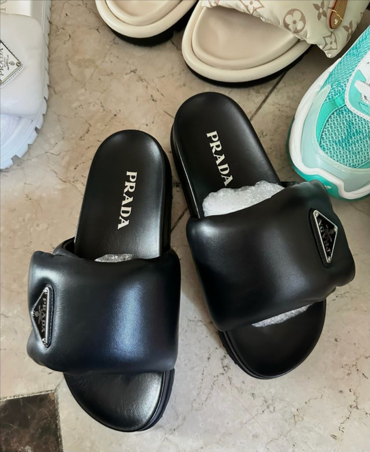 프라다 나파패딩 슬리퍼 36 - 블랙 이미지